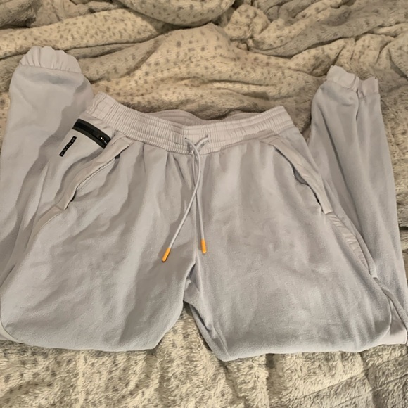 Grey Underarmour fleece joggers with Celliant
Size L - Picture 1 of 6